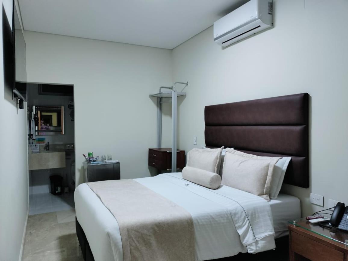 Hotel Dorado La 70 Меделин Екстериор снимка